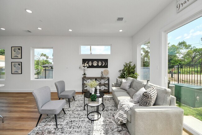 Building Photo - 2430 Harrington St