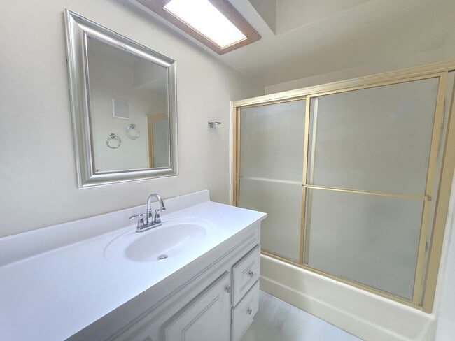 Building Photo - 423 Tepatitlan Ct