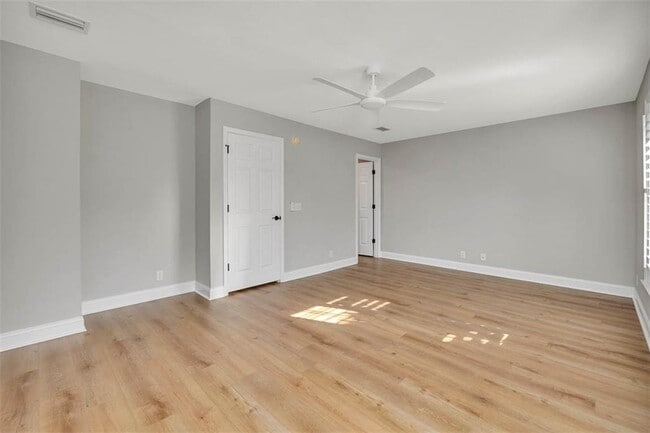 Building Photo - 200 Salt Air Dr