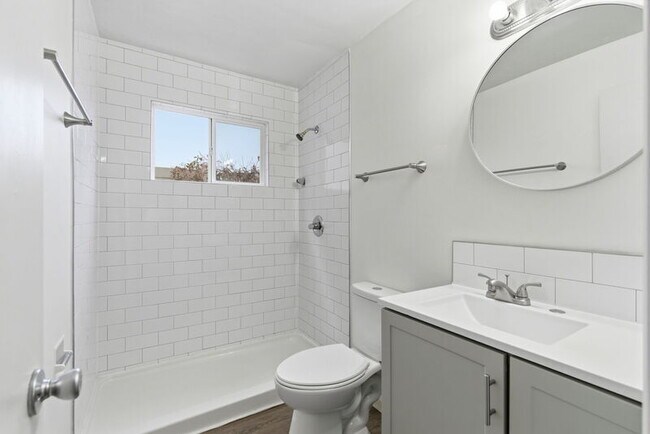 Building Photo - 217 E Sinto Ave