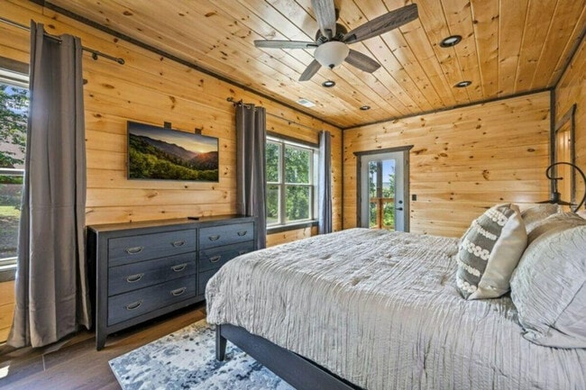 Building Photo - 1868 Blue Tick Way