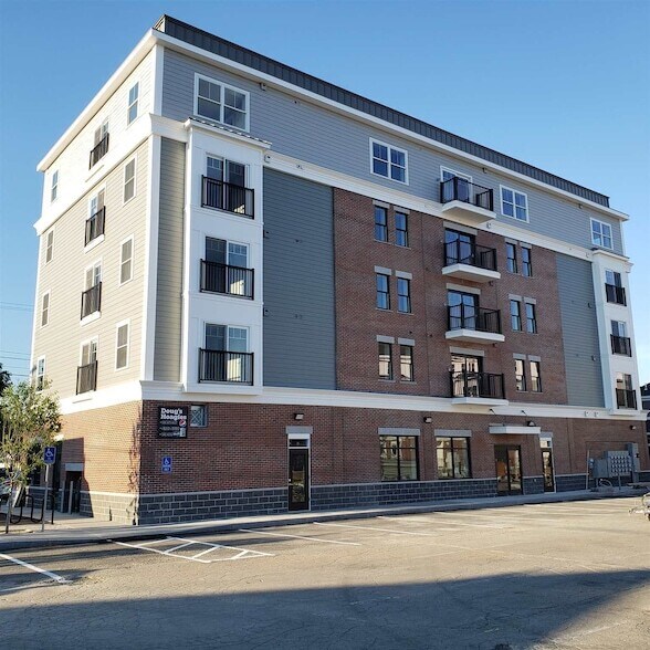 Building Photo - 10 4th St