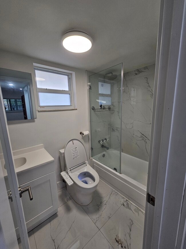 Building Photo - 20111 NE 27th Ct