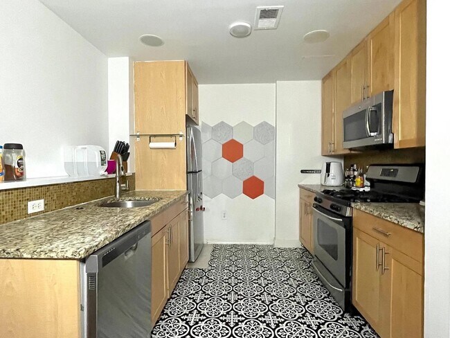 Building Photo - 159 2nd St