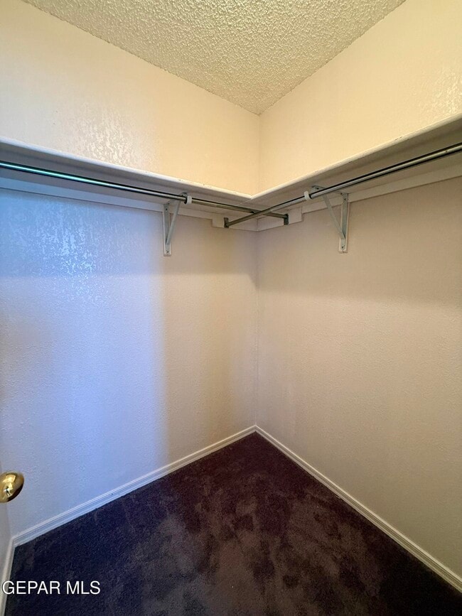 Building Photo - 7404 Luz De Lumbre Ave