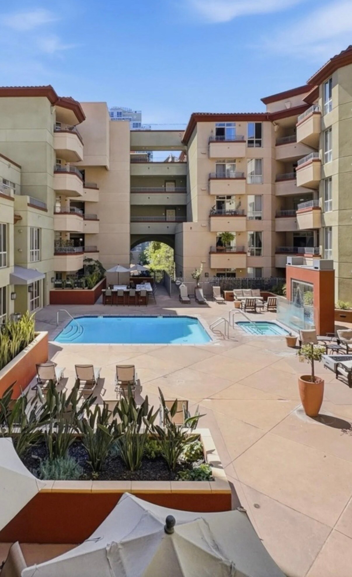 Building Photo - 1501 Front St