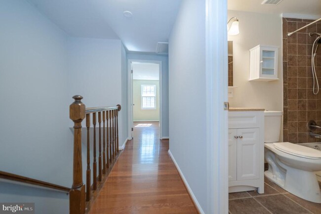 Building Photo - 5725 Walnut Wood Ln
