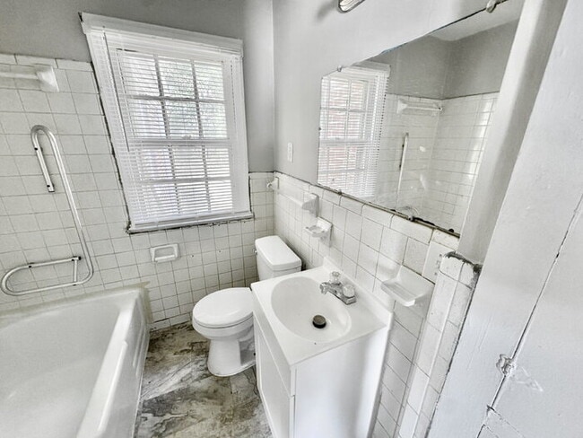 Building Photo - 2736 Dunn Ave