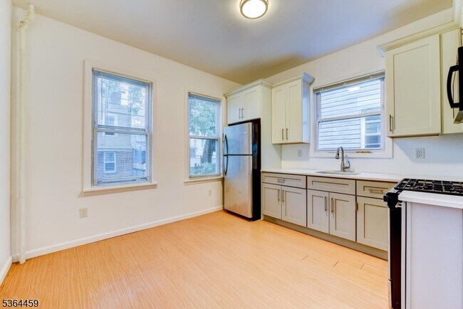 Building Photo - 24 Eckert Ave