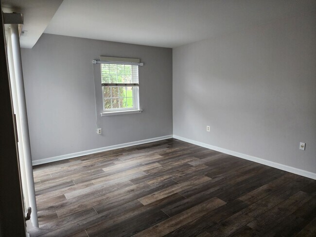 Building Photo - First Floor 1 Bedroom Condo in Manheim Tow...