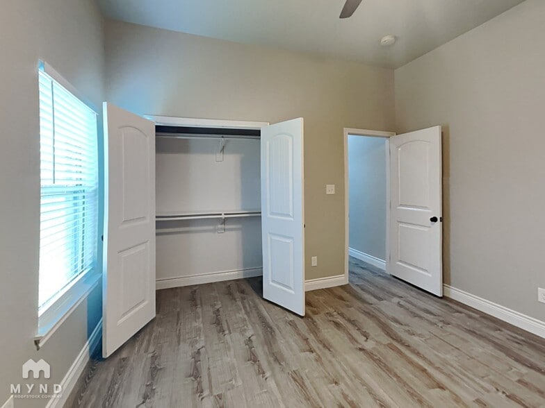 Building Photo - 375 E 9th St