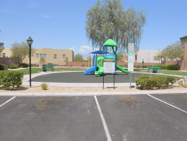 Building Photo - Beautiful Spacious 2 Story Home in Northwest