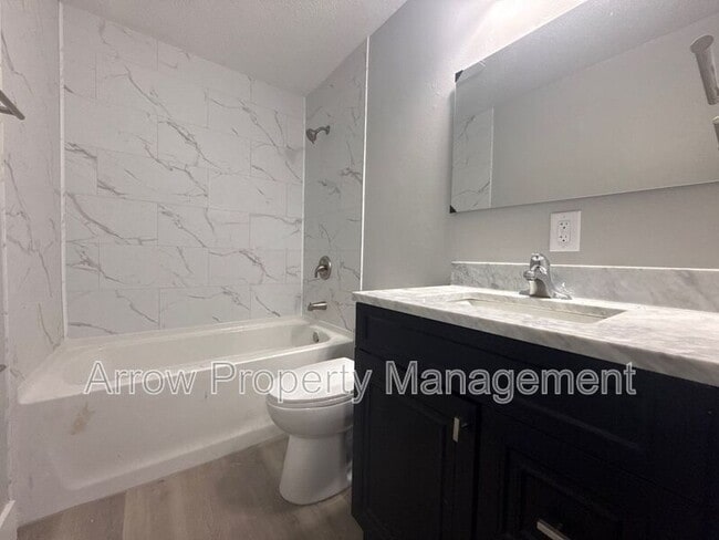 Building Photo - 1010 N 16th St