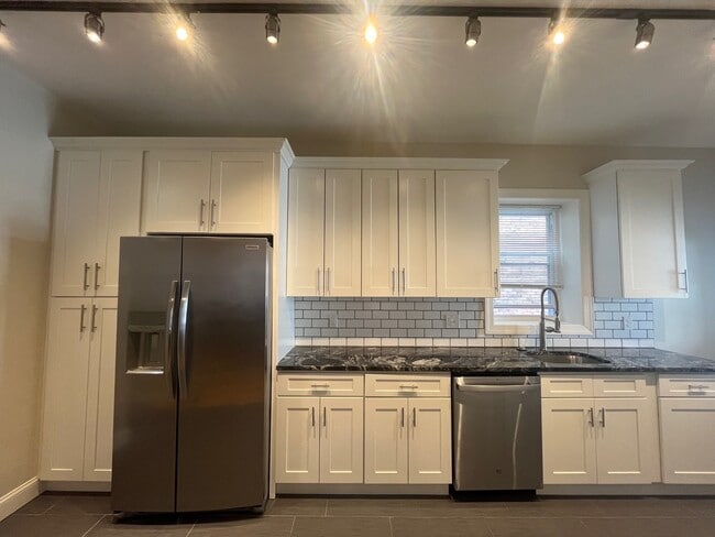 Building Photo - 350 Melwood Ave