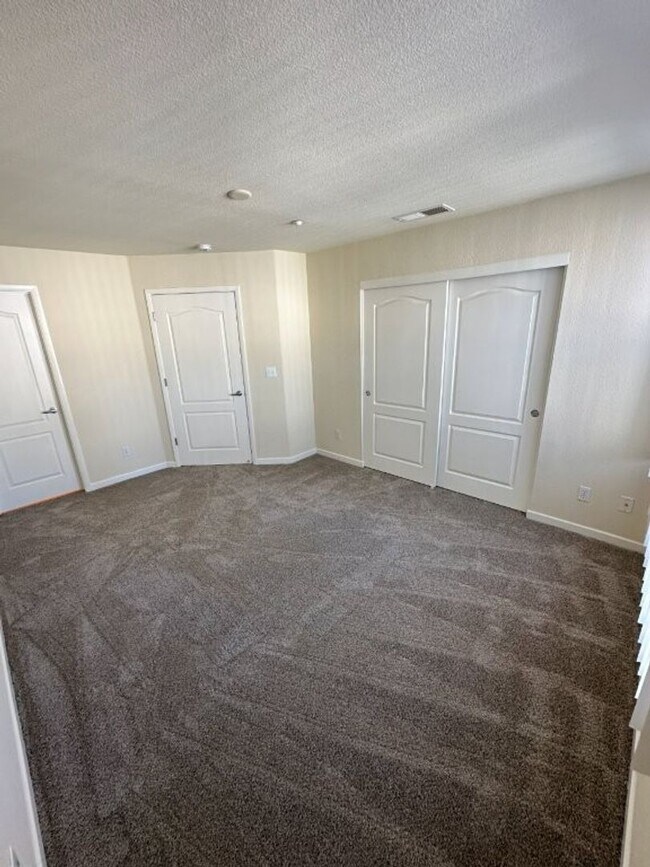 Building Photo - Nor Cal Realty Inc, 3 Bd 3 bth town home with 2 car garage