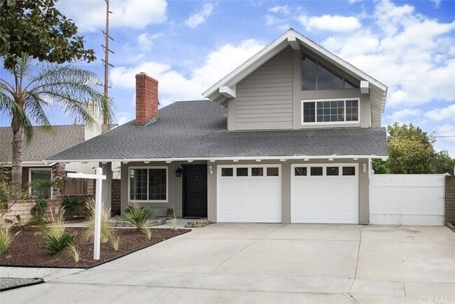 Primary Photo - Impeccable 4BR 2.5BA Home with Pool, Near ...