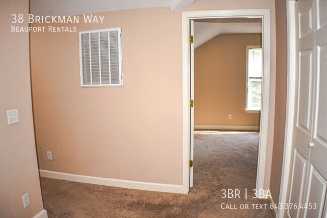 Building Photo - 38 Brickman Way