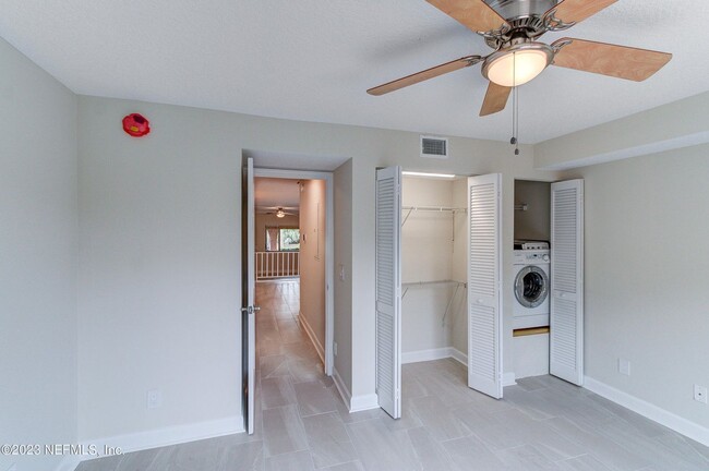 Building Photo - This beautifully remodeled 2 bedroom, 2 ba...