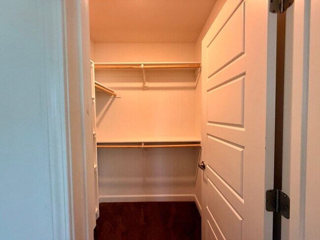 Building Photo - 3 BED 2.5 BATH 2 CAR GARAGE TOWNHOUSE w/ P...