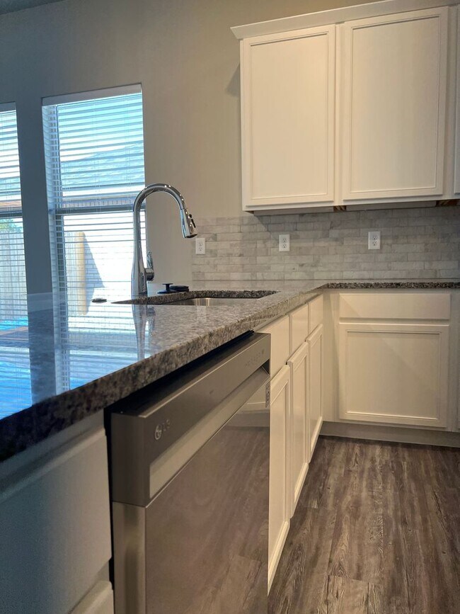 Building Photo - New Beginnings Start At AMRR: Gorgeous 3 Bedroom Available in June!