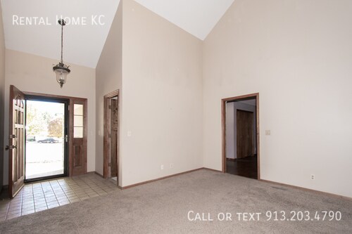 Building Photo - 13828 W 110th Terrace