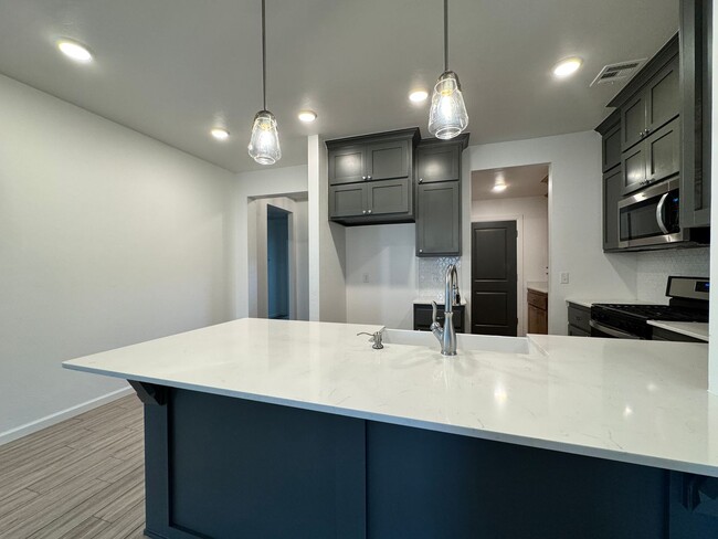Building Photo - Beautiful 3 Bedroom Home in Azalea Farms in Noble