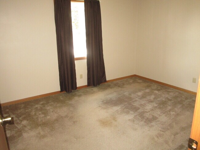 Building Photo - NEW LISTING! 2 Bedroom Duplex in Albion!!!