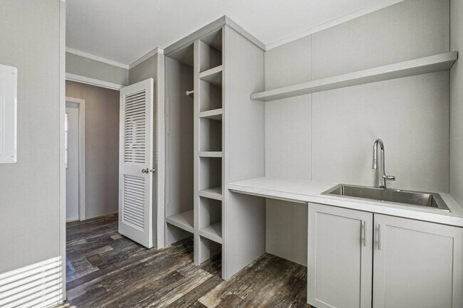 Building Photo - 1616 American Dr