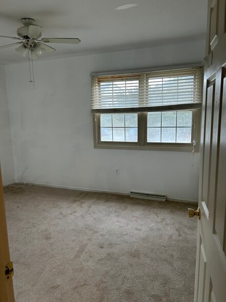 Building Photo - 19 Sycamore Dr