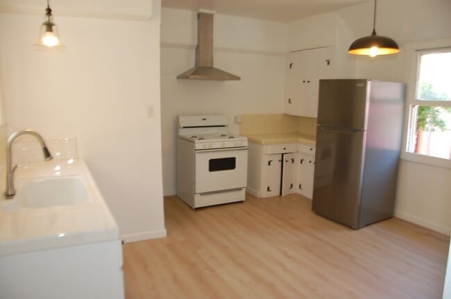 Building Photo - Renovated Two Bedroom House
