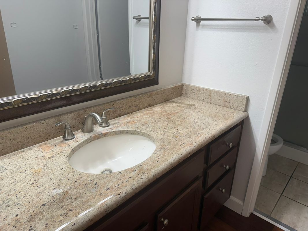 Building Photo - 515 La Baree Dr