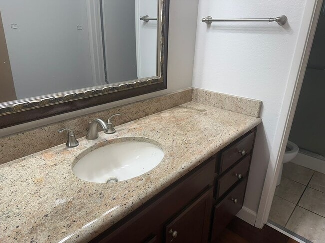 Building Photo - 515 La Baree Dr