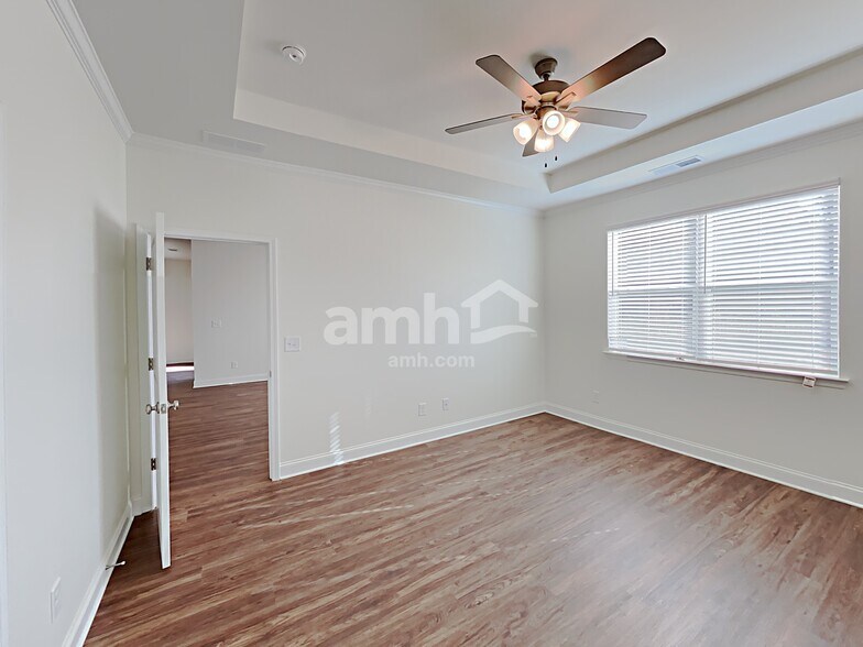 Building Photo - 7071 Creeksong Dr