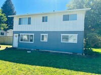 Building Photo - Charming Remodeled Camas Duplex