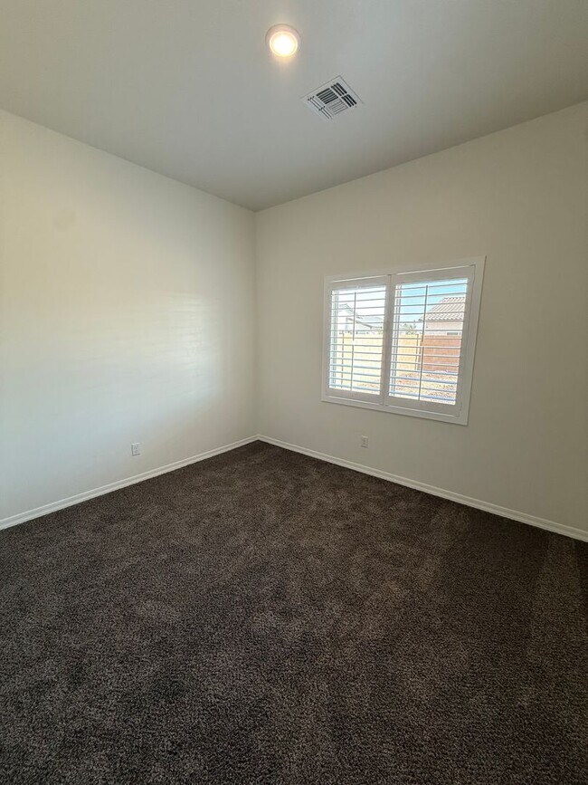 Building Photo - Livingston Ranch - BRAND NEW & IMMACULATE