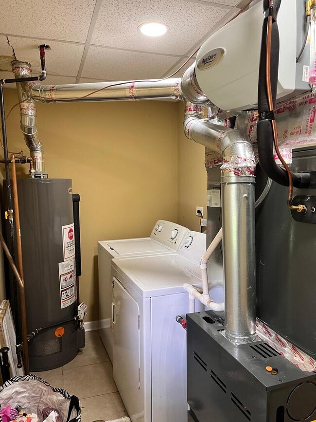 Building Photo - 236 Wellesley Ct