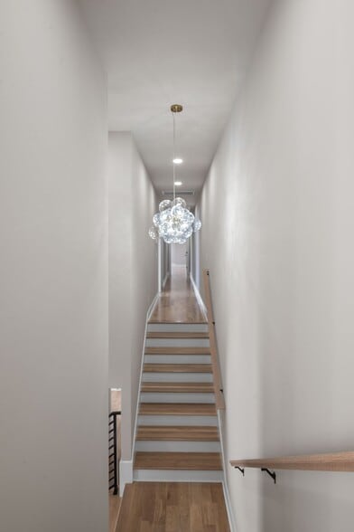 Building Photo - 2523 W Heiman St