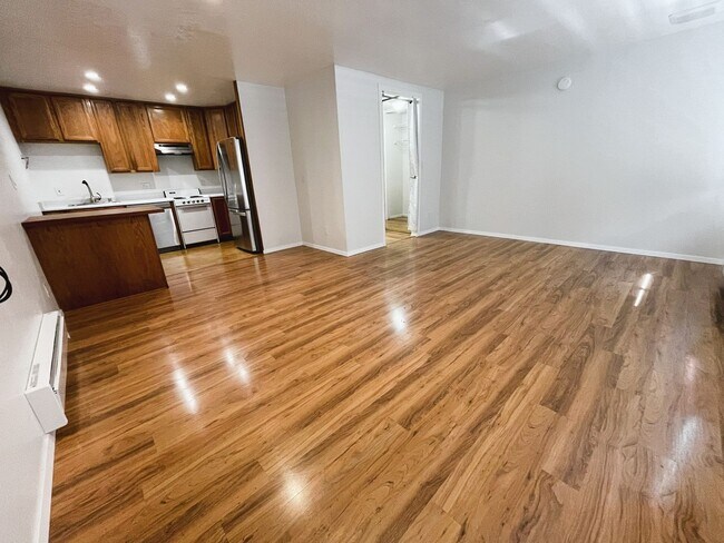 Building Photo - Modern 1st-Floor Studio with Resort Amenities & Prime Location