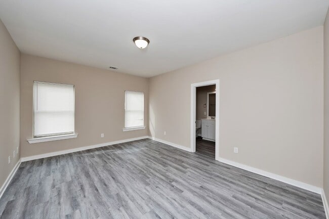 Building Photo - Move-In Ready 4 Bed, 2 Bath – Modern Upgrades & Appliances Included!