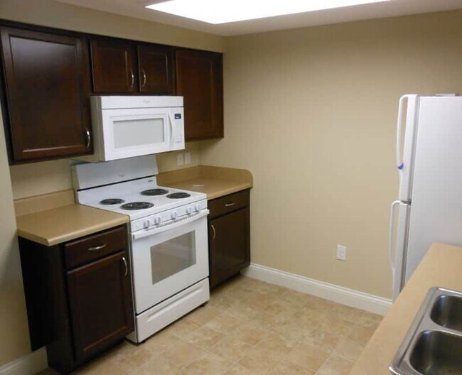 Building Photo - 908 5th St