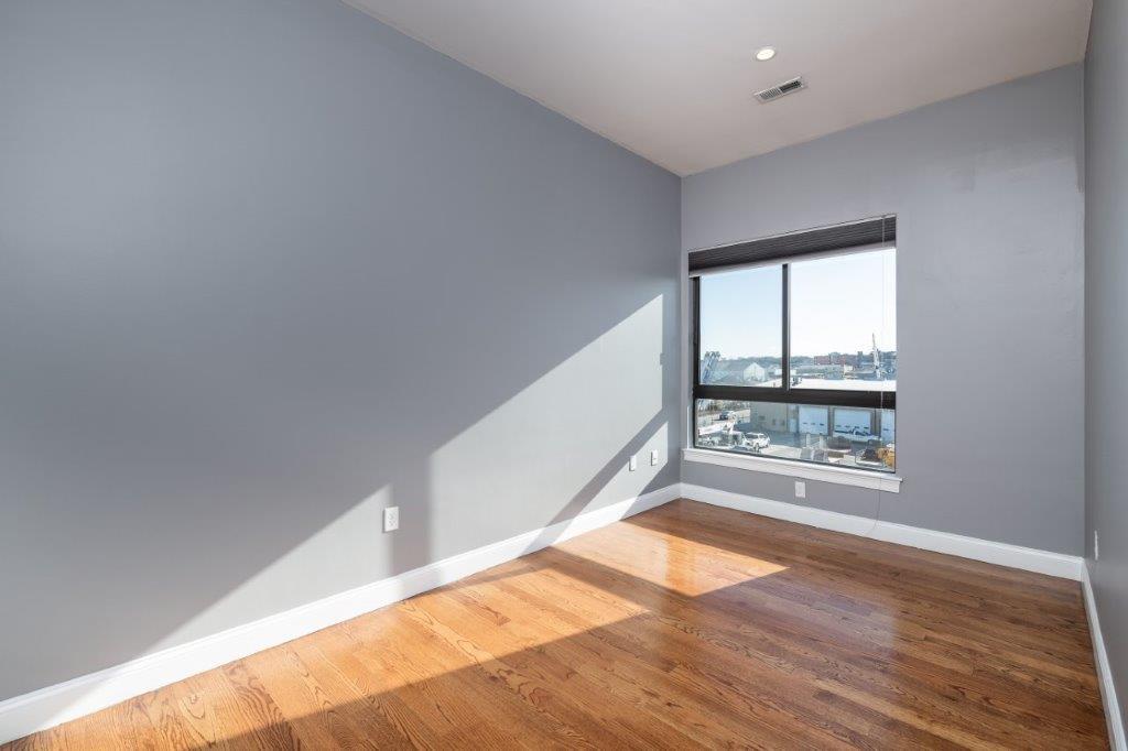 Building Photo - 339 D St