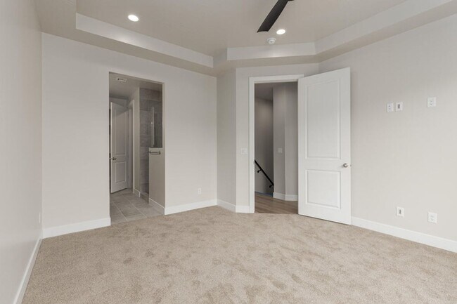 Building Photo - HURRICANE TOWNHOME!! Pet Friendly! Price Reduced!!