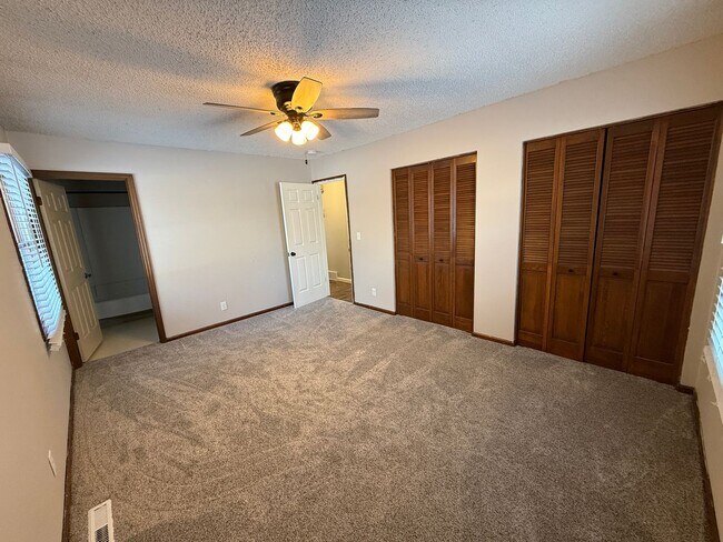 Building Photo - Welcome to this charming 3-bedroom, 2-bathroom home located in the heart of East Grand Forks, MN.