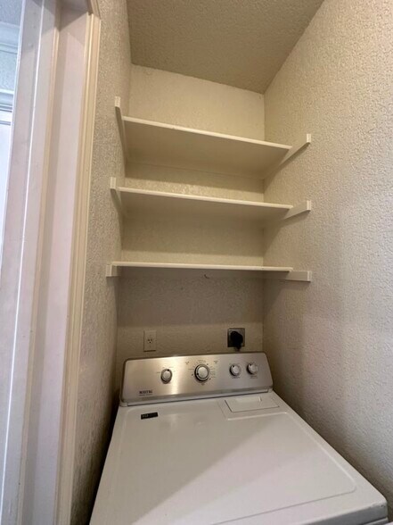 Washer and Dryer - 4400 Switch Willo