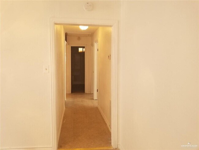Building Photo - 2617 Daytona Ave