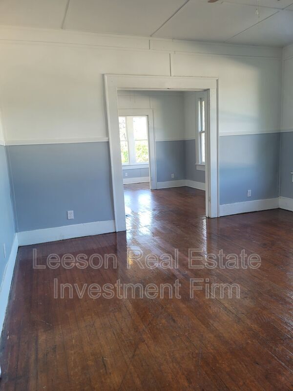 Building Photo - 314 1/2 KINGS HIGHWAY