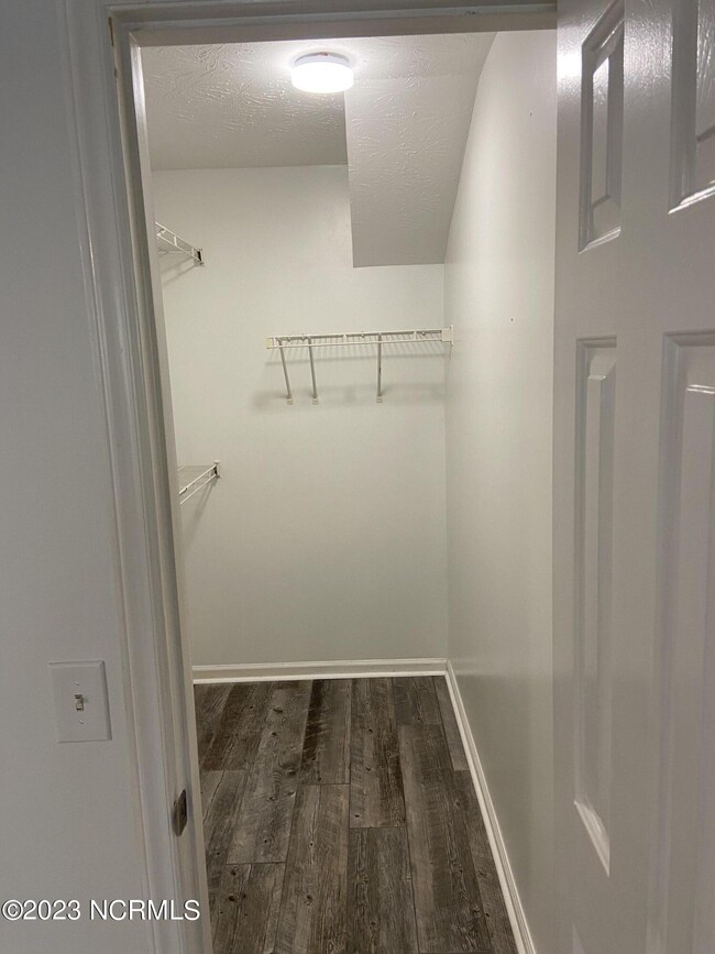 Building Photo - 338 Emerald Cove Ct