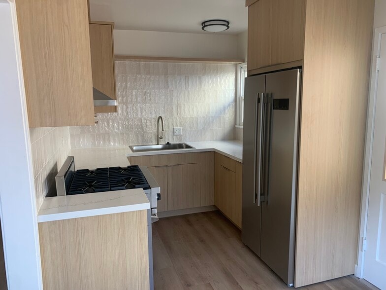 Primary Photo - 11677 1/2 Magnolia Blvd