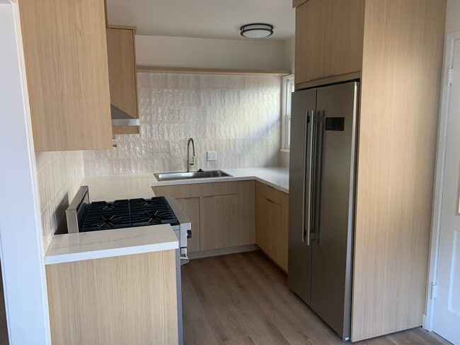 Building Photo - 11677 1/2 Magnolia Blvd