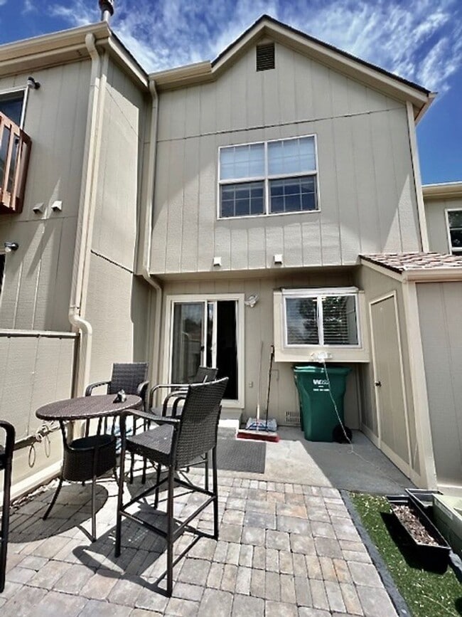 Building Photo - FURNISHED Two Bedroom Two Bath Condo on th...